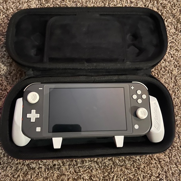 Nintendo Switch - Picture 3 of 4